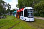 VGF Straßenbahn Frankfurt am Main mit neuer Vollwerbung am Alstom Citadis SX05 T-Wagen 307 für die Tram EM am 25.05.24 auf der Linie 17 