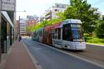 VGF Straßenbahn Frankfurt am Main mit neuer Vollwerbung am Alstom Citadis SX05 T-Wagen 307 für die Tram EM am 25.05.24 auf der Linie 17