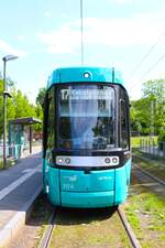 VGF Straßenbahn Frankfurt am Main Alstom Citadis SX05 T-Wagen 312 am 25.05.24 