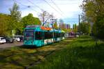 VGF Straßenbahn Frankfurt am Main Düwag R-Wagen 027 am 19.04.25 in der nähe der Uniklinik
