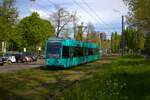 VGF Straßenbahn Frankfurt am Main Düwag R-Wagen 003 am 19.04.25 in der nähe der Uniklinik