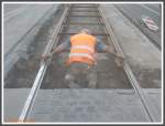 Das Gleis passt ! Nach dem Abschneiden des bestehenden Gleises zum Ausgleich des berhangs des neuen Gleisstcks bei der Erneuerung des Streckenabschnitts in der Hartmann-Ibach-Strae nahm der