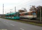 An der Haltestelle Mnchhofstrae befindet sich zwischen den  Streckengleisen eine Abstellanlage, in der auf dieser Aufnahme  am 02.10.2005 der Sonderzug mit den Pt-Triebwagen 654 und 653  stand, der