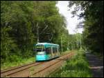 S-Triebwagen 226 am 04.06.2006 auf der Linie 12 nach Schwanheim zwischen den Haltestellen Waldau und Waldfriedhof Goldstein auf den Spuren der ehemaligen Frankfurter Waldbahn, die einst hier fuhr.