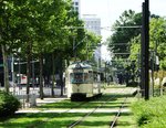 VGF Düwag L-Wagen 124 am 10.07.16 in Frankfurt Messe als Pendelverkehr zum Sommerfest im Verkehrsmuseum