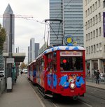 VGF K-Wagen 108 als Ebbelex (Ebbelwei Express) am 12.11.16 in Frankfurt am Main