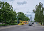 Von Neuberesinchen war Wagen 322 der Stadtverkehr Frankfurt /Oder GmbH am 04.06.2026 in der Heilbronner Stra�e in Richtung Messegel�nde unterwegs.