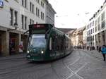 Freiburger VAG Siemens Combino Basic 278 (Freiburger Pilsner Vollwerbung) am 20.03.17 in der Altstadt
