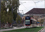 Streckendokumentation zweite Nord-Süd-Strecke in Freiburg -     Auf Rasengleis durch den für den Autoverkehr zurückgebauten Roteckring.