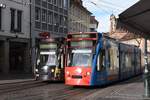 FREIBURG im Breisgau, 20.10.2019, links Zug Nr. 276 als Tram4 nach Zähringen, rechts Zug Nr. 275 als Tram3 nach Haid, beide in der Bertoldstraße