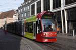 FREIBURG im Breisgau, 20.10.2019, Zug Nr. 288 als Tram3 nach Vauban in der Haltestelle Bertoldsbrunnen