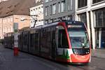 FREIBURG im Breisgau, 20.10.2019, Zug Nr. 310 als Tram1 nach Littenweiler in der Haltestelle Bertoldsbrunnen