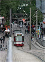 Über den Hauptbahnhof in den Freiburger Westen -    Blick von der Stühlinger Brücke hinunter in die Bertoldstraße.