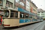 TW 201 der Freiburger Straßenbahn bei der Haltestelle Bertoldsbrunnen in der Salzstraße.  Lt. Wikipedia zählte TW 201 zum Typ GT8 Freiburg erste Serie.  
Datum: 29.10.1983