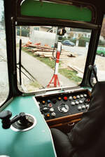 Fahrerplatz eines Freiburger Straßenbahnwagens (Typ GT4). 
Datum: 29.10.1983