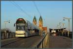 Tw 284 (Combino Advanced) der VAG Freiburg verlässt am 10.03.2015 die Haltestelle Hauptbahnhof Richtung Littenweiler. Im Hintergrund die historistische Herz-Jesu-Kirche.