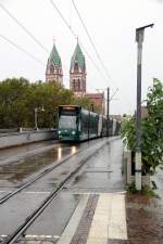 Tw 278 auf der Linie 3 nach Vauban auf der Stadtbahnbrücke über den Freiburger HBF (17.09.2015)