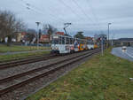 Ein Doppeltraktion KT4D, geführt von Wagen 309 der Geraer Verkehrsbetriebe war am 30.12.2021 gerade auf dem Weg von Bieblach Ost nach Lusan/Zeulsdorf und hatte gerade die Haltestelle Fußgängerbrücke verlassen.