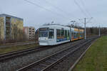 Wagen 205 der Geraer Verkehrsbetriebe war am 30.12.2021 auf dem Weg von Bieblach Ost nach Lusan / Zeulsdorf und durchfuhr gerade das Neubaugebiet Bieblach. In Kürze wird die Haltestelle Heidecksburgstraße erreicht.