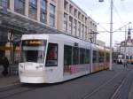 Straenbahn Gera: NGT8G - Wagen 201 in Gera unterwegs als Linie 1 kurz nach Verlassen der Haltestelle Heinrichstrae.