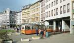 Straßenbahn Gera__Was hinten reinfährt, muß vorne wieder raus kommen. Tw 131 [ET50, LOWA Werdau, 1951; 1991 an Naumburg]. Hausdurchfahrt Johannisstraße.__05-03-1990