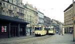 Straßenbahn Görlitz, Niederschlesien__An der Doppel_Haltestelle 'Demianiplatz' zu sehen sind Tw 8 [T57; 1960, VEB Gotha, ex Plauen, +2003] mit Bw auf Linie 1 mit Ziel 'Haus der Jugend' und Bw 57 auf Linie 2 nach Königshufen.__12-05-1990