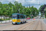 Thüringerwaldbahn und Strassenbahn Gotha: Der auf Zweirichtungsbetrieb umgebaute KT4D 317 erreicht am 4. Juni 2017 den Bahnhof Gotha. Aufgrund von Bauarbeiten pendelt das Fahrzeug auf der nur ca. 1,5 km langen Strecke zwischen dem Hauptbahnhof und der Haltestelle Huttenstrasse, wo Anschluss an die Linien 1 und 4 besteht, die anstelle des Hauptbahnhofs zum Ostbahnhof umgeleitet werden.