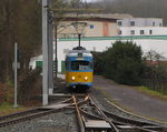 TWSB 505 als Linie 4 von Tabarz zum Bahnhof Gotha, am 25.03.2016 bei der Einfahrt in das Gleisdreieck Waltershausen.