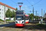 NGTW6-H Tw1 biegt auf der Linie 2 in die Haltestelle Herbigstraße ein.

Halberstadt 26.07.2019