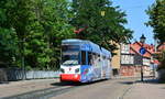 NGTW6-H Tw3 hat soeben die Gröperstraße durchquert und ist auf der Linie 1 zum Bahnhof unterwegs.

Halberstadt 26.07.2019