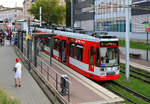 MGT6D (Wagen 659) der Halleschen Verkehrs-AG (HAVAG) als Linie 5 von Bad Dürrenberg nach Kröllwitz (Heide-Universitätsklinikum) steht an der Haltestelle Hauptbahnhof in Halle (Saale).