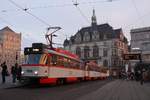 01.02.2017, Halle (Saale), Marktplatz. 2x Tatra T4DC (Wagen 1156 und 1221) und 1x B4DC (Wagen 222).