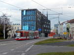 Halle (Saale) Fahrzeug 616 (Baujahr 1997) auf der Linie 9 Richtung Göttinger Bogen nahe Saline. 18.11.2017