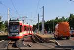 MGT6D, Wagen 627, der Halleschen Verkehrs-AG (HAVAG) als Linie 8S nach Elsa-Brändström-Straße verlässt ihre Starthaltestelle Rennbahnkreuz während Gleisbau- und