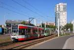 MGT-K (Bombardier Flexity Classic), Wagen 666 und Wagen 665 mit Werbung für Fuze Tea, der Halleschen Verkehrs-AG (HAVAG) als Linie 10 von Göttinger Bogen nach Hauptbahnhof verlassen die Haltestelle Rennbahnkreuz.
[29.6.2018 | 8:20 Uhr]