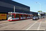 MGT6D, Wagen 657, der Halleschen Verkehrs-AG (HAVAG) als Linie 2 von Soltauer Straße nach Südstadt, Veszpremer Straße, verlässt die Haltestelle Saline.