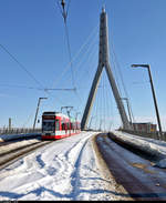 Duewag/Siemens MGT6D, Wagen 654, auf der Berliner Brücke in Halle (Saale).