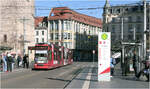 Der Mittelpunkt - 

... von Halle an der Saale liegt am Marktplatz. Dort fährt Duewag Siemens MGT6D 641 in den in Nord-Süd-Richtung liegenden Haltestellen Teil ein.

22.04.2026 (M)