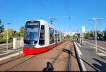 An der Endstelle S�dstadt/Veszpremer Stra�e in Halle (Saale) zeigt sich Wagen 851 (Stadler TINA) im besten Licht.
