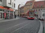 Am 14.12.2011 fhrt hier eine Straenbahn der Linie 6 Reileck - Sdstadt vom Markt kommend am Eselsmarkt in Richtung Franckeplatz vorbei.