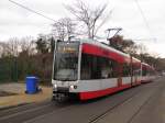 HAVAG 687 + 688 als Linie 5 nach Krllwitz, am 04.12.2012 am Stadtpark Merseburg.
