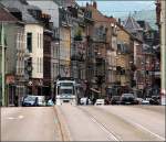 Heidelbergs Straßenbahn -    Blick über die Theodor-Heuss-Brücke in die im Stadtteil Neuenheim gelegene Brückenstraße.