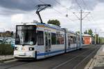 Strassenbahn Jena.
ALT UND NEU -  Bombardier Niederflurwagen GT 6M-ZR und Solaris Tramino bei Jena-Göschwitz am 19. September 2019.
Foto: Walter Ruetsch