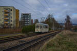 Eine Sonderfahrt führte den Jenaer Triebwagen 26 am 29.11.2025 nach Winzerla. In Kürze wird die Endhaltestelle im Süden des Plattenbaugebietes erreicht.