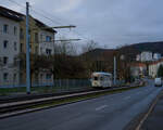 Am 29.11.2025 war Tw 29 der Jenaer Straßenbahn anlässlich einer Sonderfahrt auf dem Weg nach Zwätzen. Gerade wurde die Haltestelle Stifterstraße durchfahren.