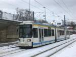 Jena: Straenbahnlinie 2 nach Jena-Ost am Paradiesbahnhof.(28.1.2010)