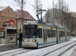Jena: Straenbahnlinie 2 nach Winzerla an der Haltestelle Stadtzentrum.(28.1.2010)
