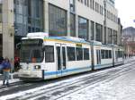 Jena: Straenbahnlinie 5 nach Ernst-Abbe-Platz an der Haltestelle Stadtzentrum.(28.1.2010)