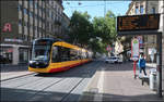 NET 2012 im Straßenbahnbetrieb -    Hier erreicht eine neue Tram auf der Linie 4 die Haltestelle Kronenplatz/Kaiserstraße.