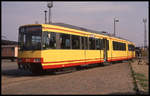 Fahrzeugausstellung im Güterbahnhof Halle an der Saale am 26.4.1992: Als Gast Fahrzeug war eine Straßenbahn Wagen 810 aus Karlsruhe ausgestellt.